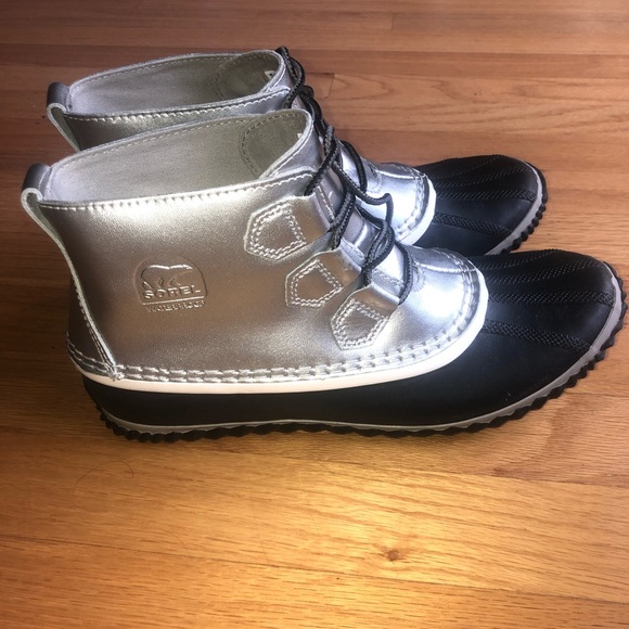Sorel Shoes - Sorel Metallic Silver Duck Boots 🆕